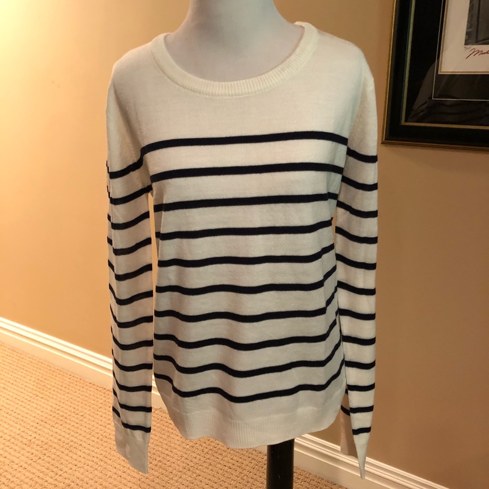 Black & white striped sweater. perfect condition
